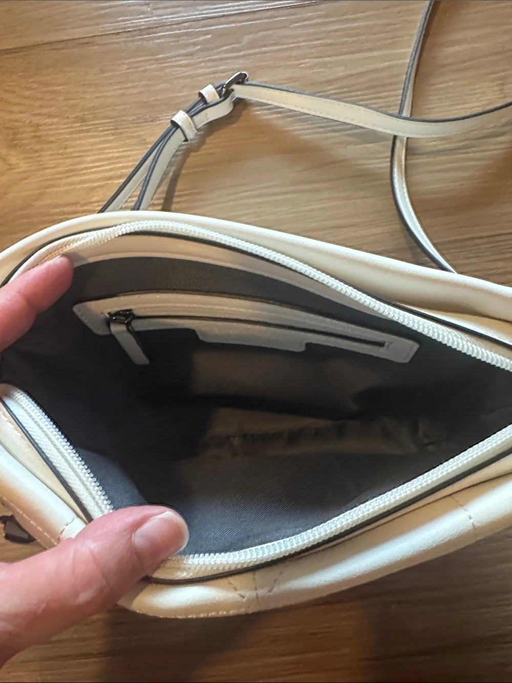 Simply Vera Vera Wang Cream Quilted Crossbody Bag